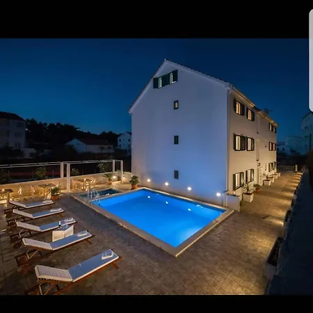 La Perla 2 Apartment