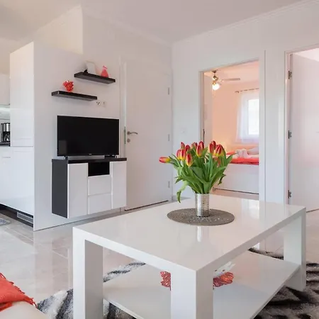 Apartment La Perla 2