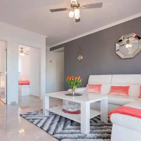 Daire La Perla 2 Sutivan